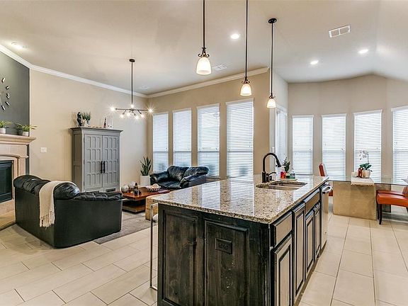 4th image of 2863 Nottingham Dr