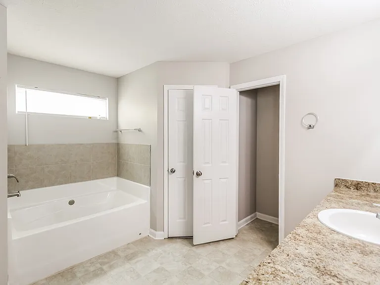 160 Avery Dr — Photo 10