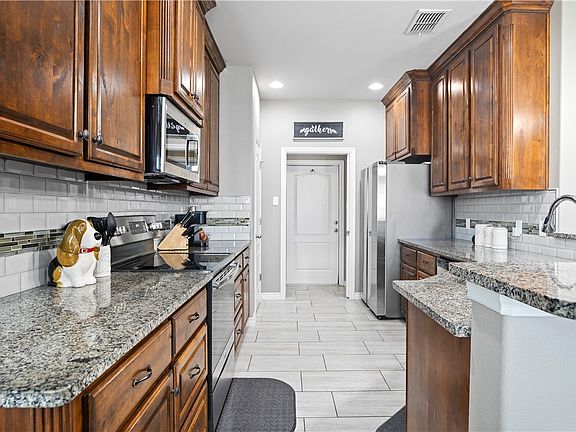 5th image of 1810 Bay Landing Drive
