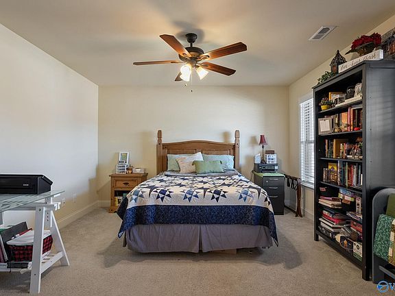 5th image of 121 Denton Dr