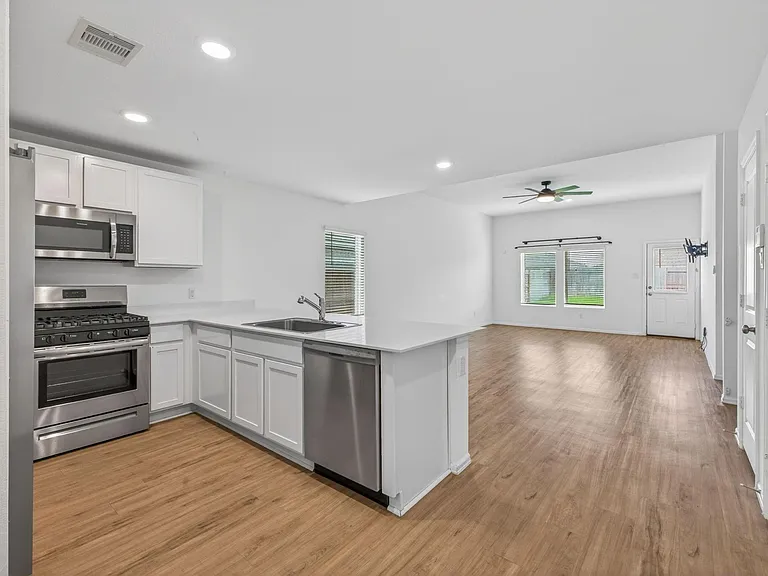 1519 Twilight Green Dr — Photo 3