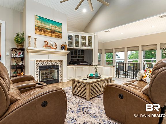2nd image of 407 Diard Cir