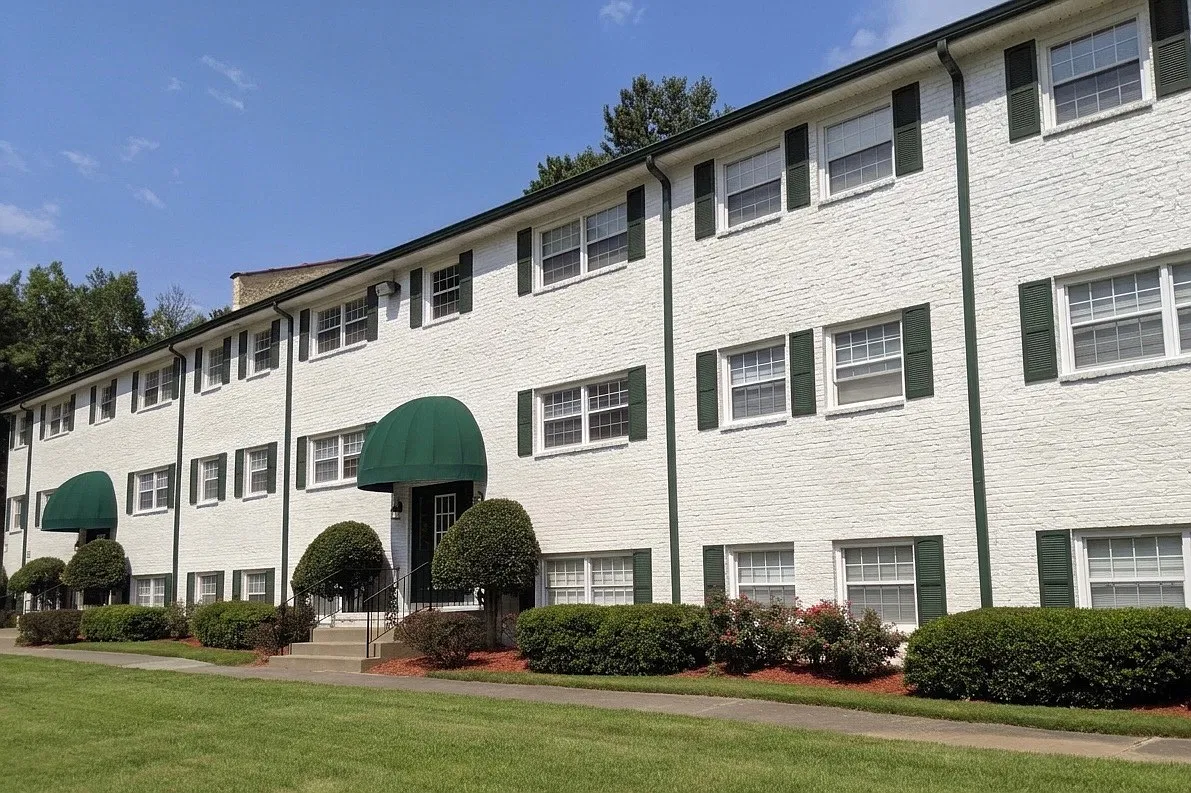 Dodson Courtyard Apartments — Photo 1