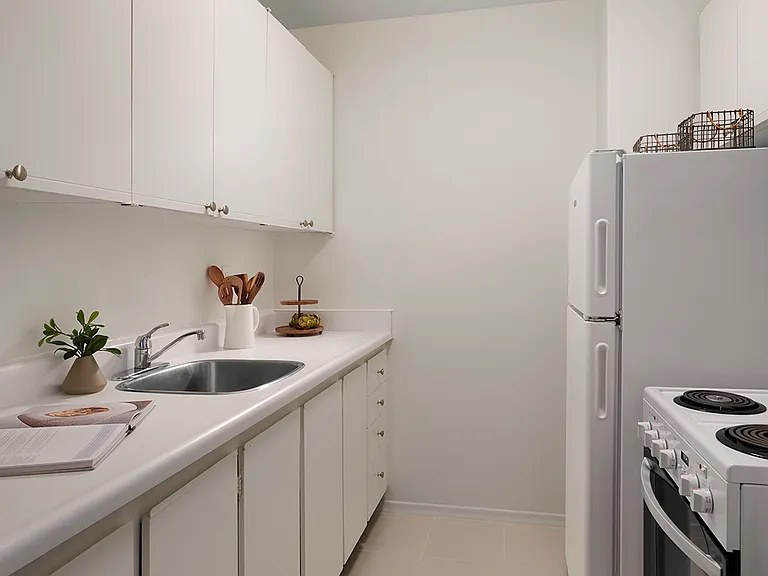 299 Roehampton Ave #829 — Photo 2