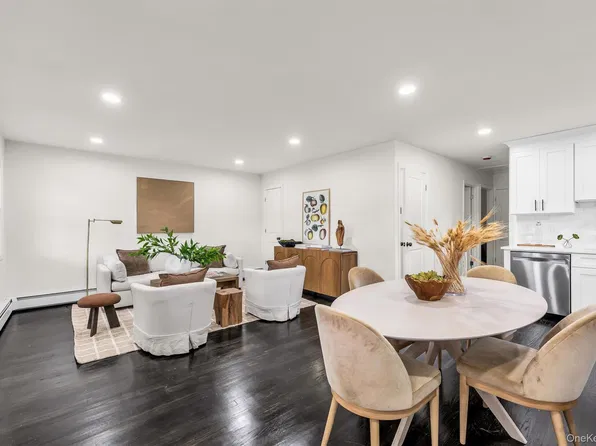 11 W Hemlock Street, Islip, NY 11751