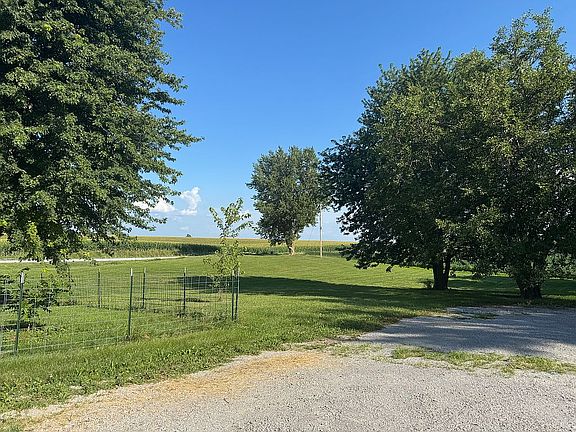 3rd image of 10761 Mediapolis Rd