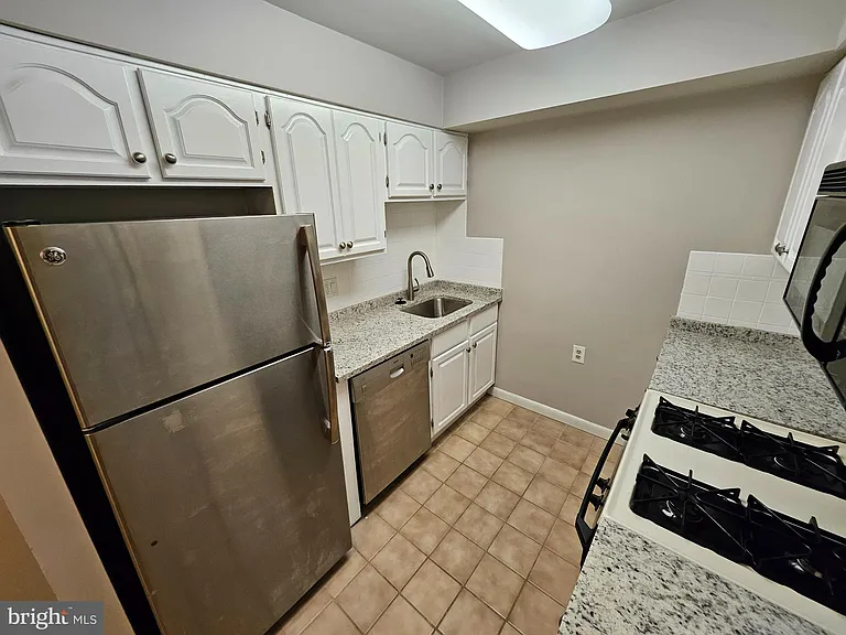 200 N Wayne Ave #9 — Photo 6