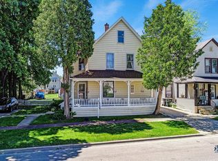 413 Center St, Waukegan, IL 60085