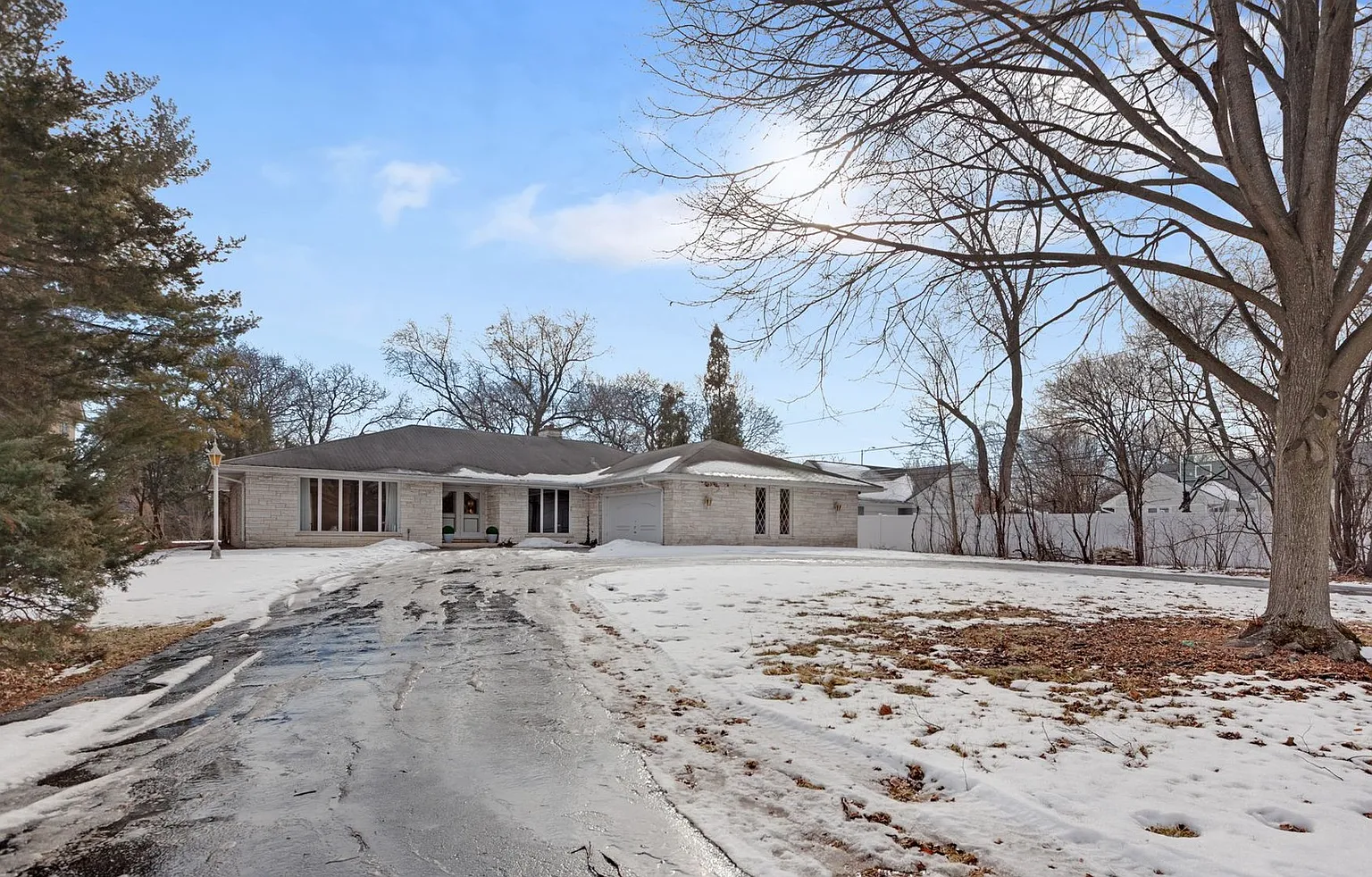 215 E Orchard St photo 1