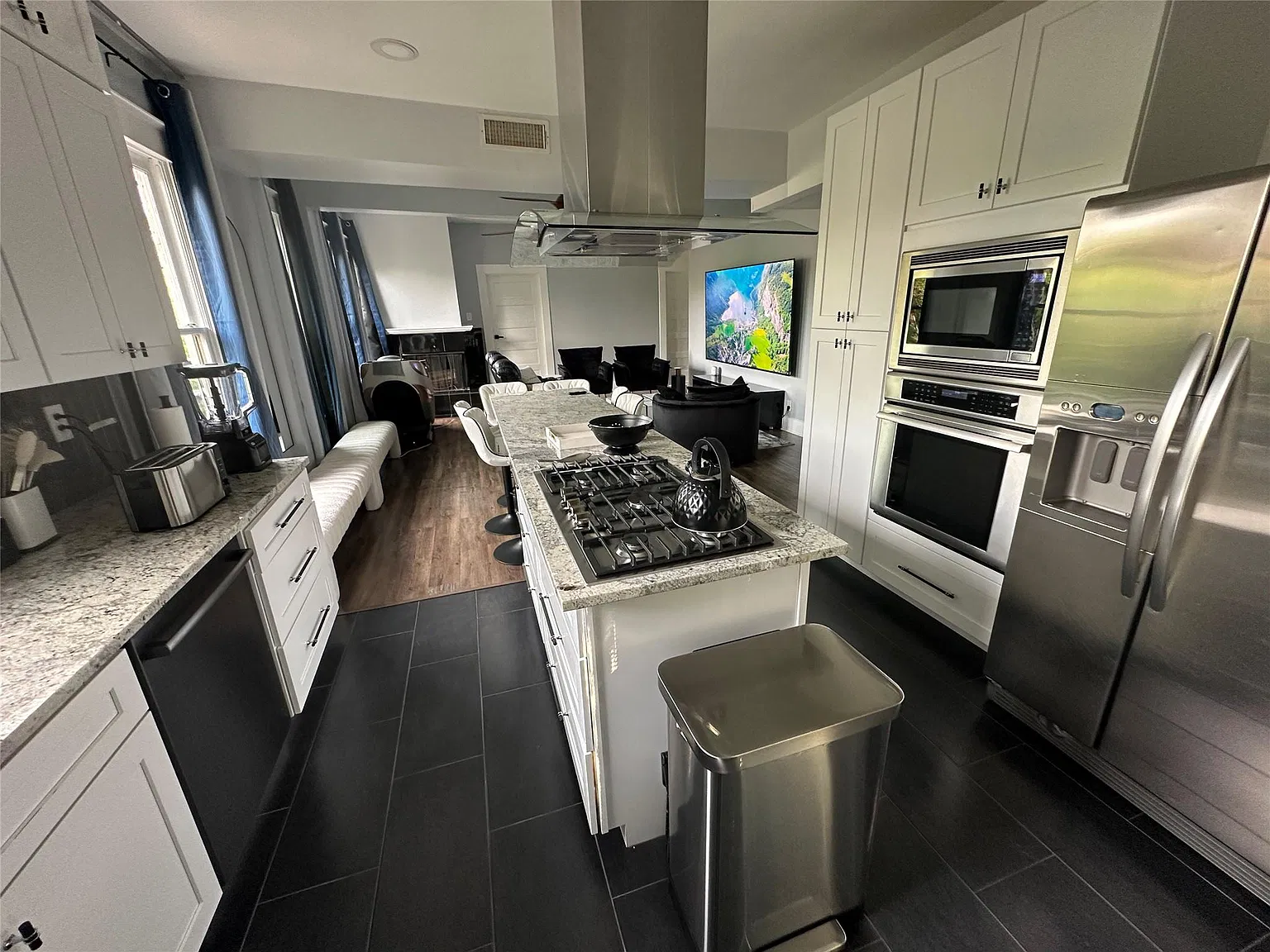 14 bed, 7.0 bath, 4900 sqft, $14,950 — Photo 4