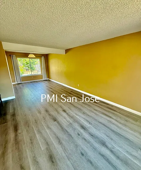 575 Kevenaire Dr - Living Room_05162026