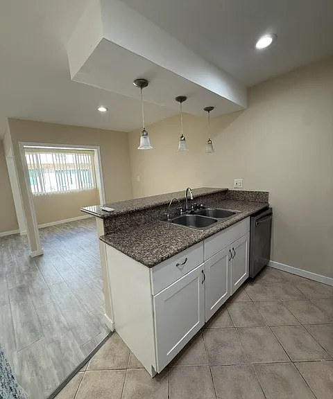 1530 E Broadway #107 — Photo 5