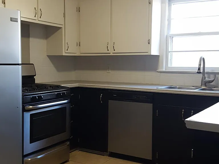 3139 N Coolidge Ave — Photo 2