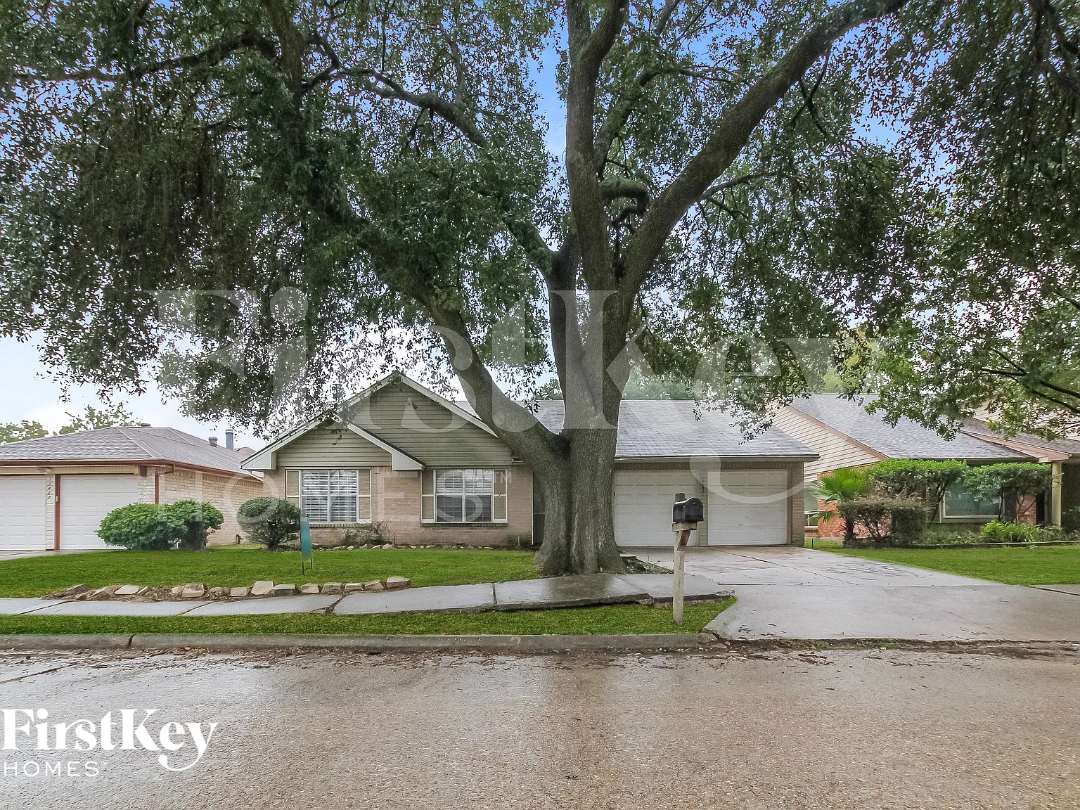 3 bed, 2.0 bath, 1908 sqft, $1,840 — Photo 2