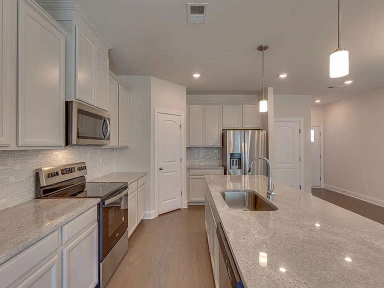 1006 McKee Ct — Photo 7