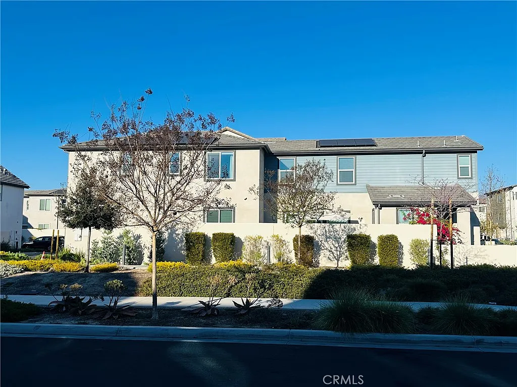 4 bed, 2656 sqft, $7,500 — Photo 1