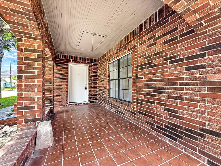304 Stimson St — Photo 6