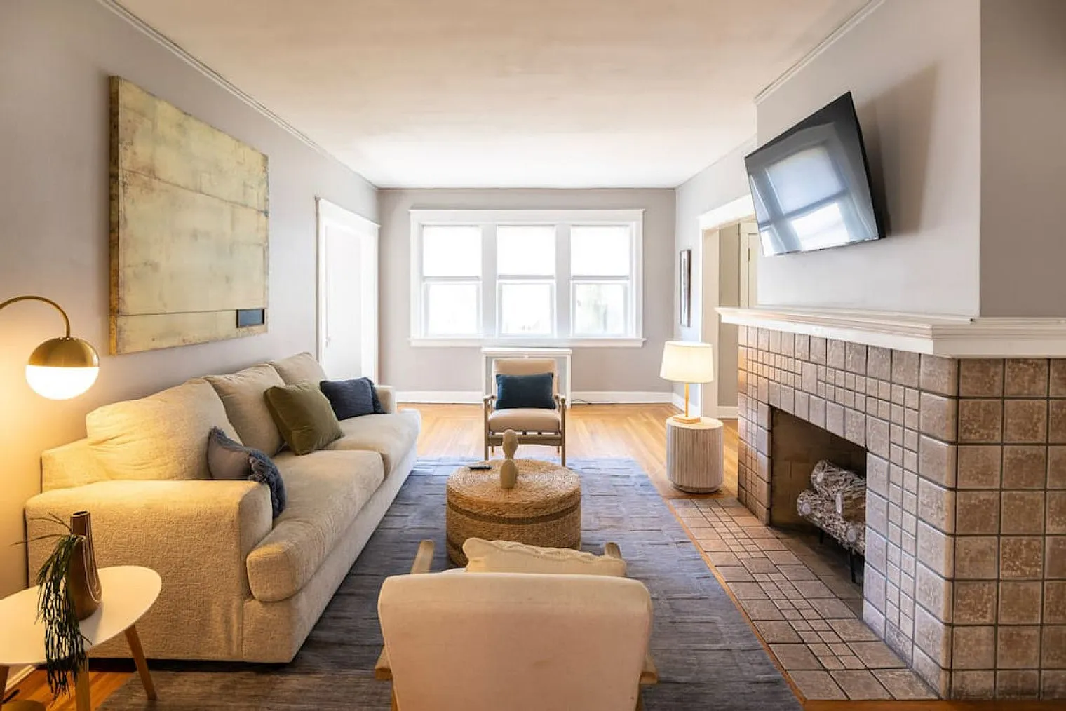 2 bed, 1.0 bath, 1431 sqft, $3,201 — Photo 1