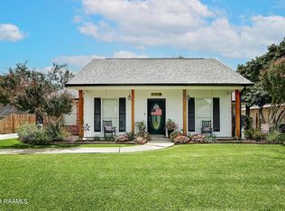 108 Meadow Glen Dr, Youngsville, LA 70592