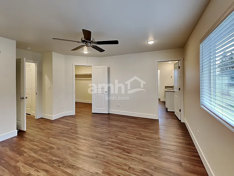 657 Dudley St — Photo 14
