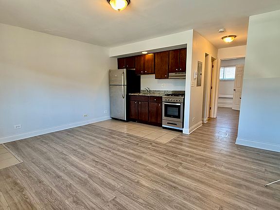 3rd image of 5858 W Fullerton Ave APT 101