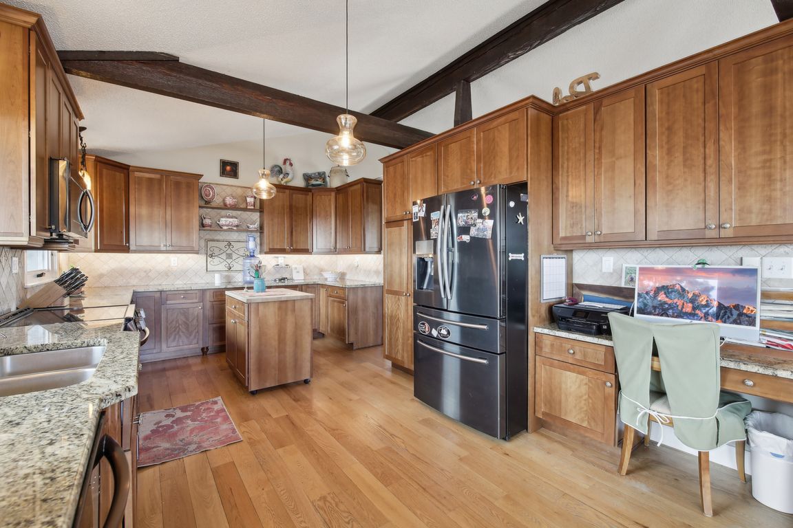 Mossrock Dr-017.jpg
