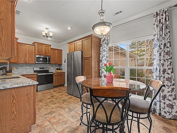 4th image of 6 Stirling Ln