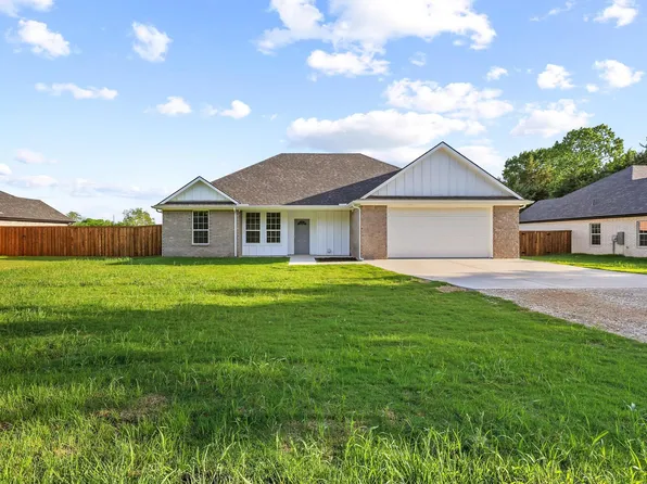 903 W Cardinal St, Ector, TX 75439