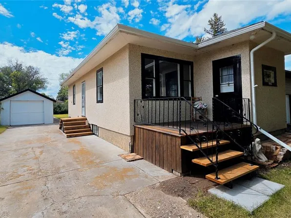 505 Maple STREET, Maple Creek, SK S0N 1N0