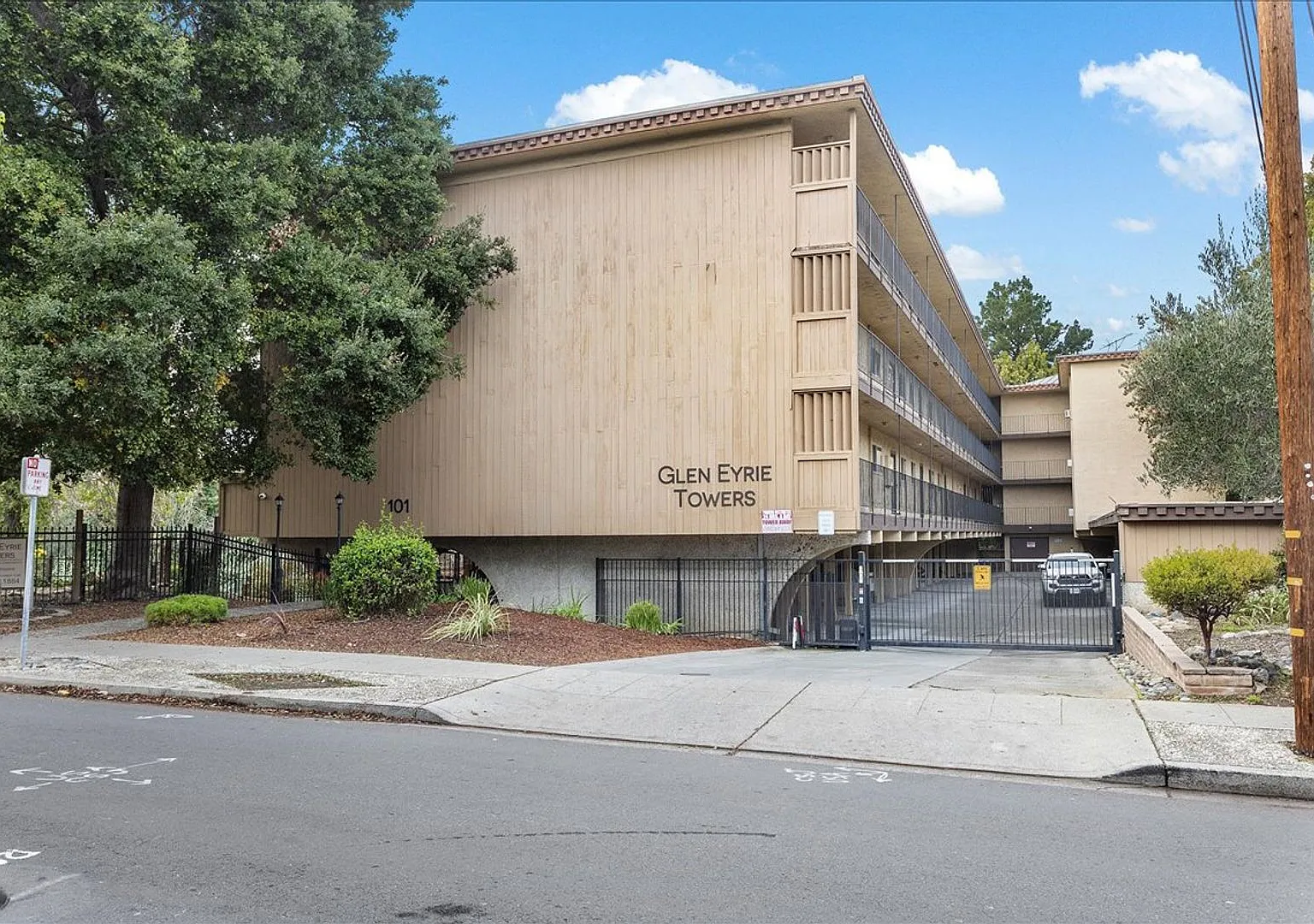 101 Glen Eyrie Avenue — Photo 1
