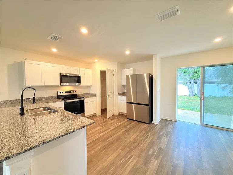 733 James Ct — Photo 7