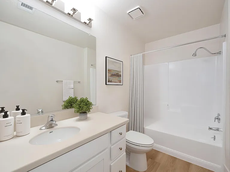 Brentwood Village Apartments — Photo 5