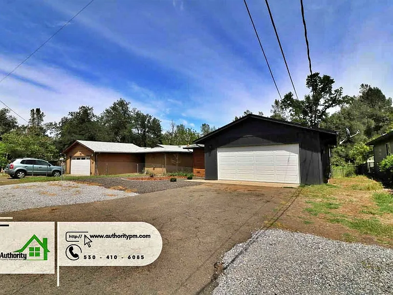 1833 Oregon Ave — Photo 8
