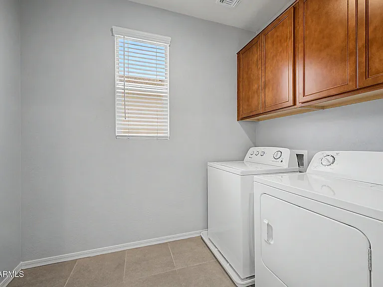 2511 S Entwistle St — Photo 27