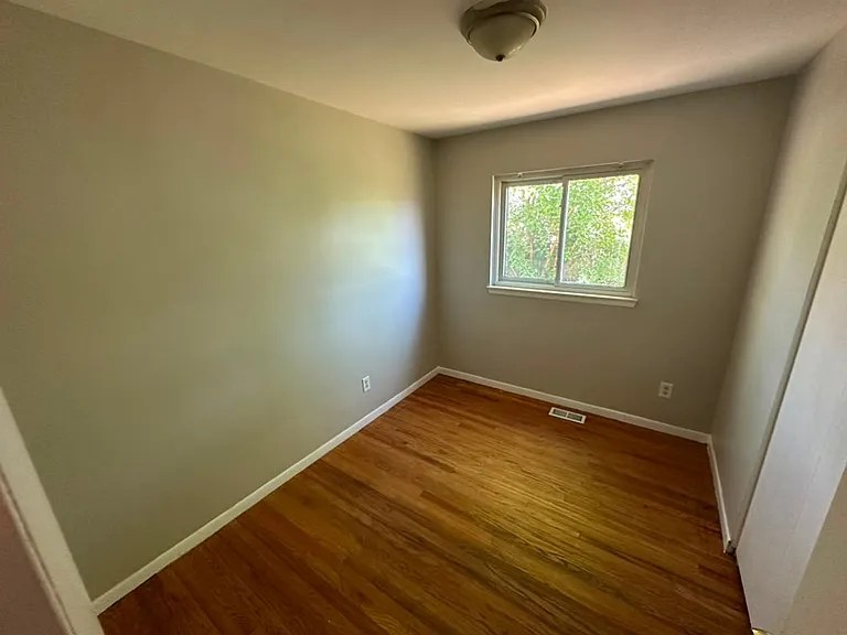 22030 Cushing Ave — Photo 6