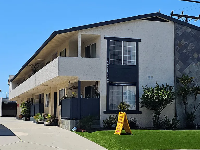 Torrance Terrace — Photo 8