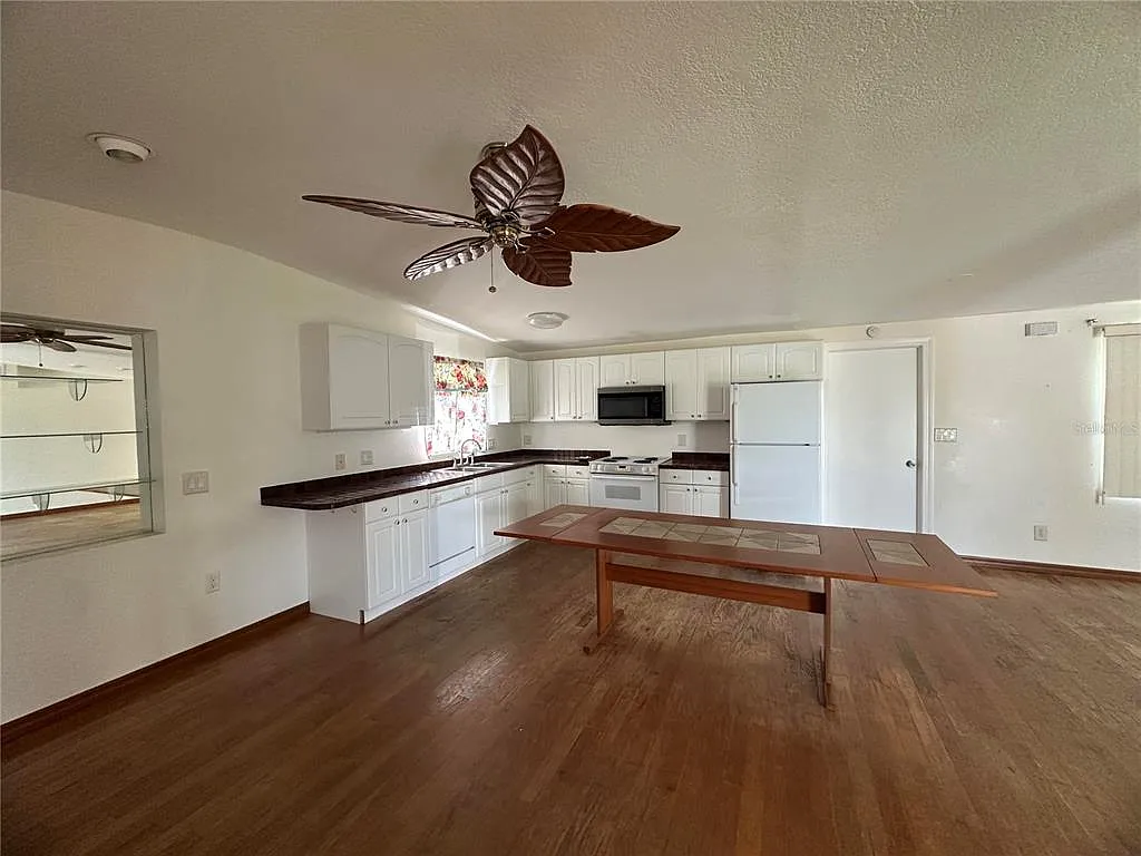 2 bed, 1.0 bath, 1029 sqft, $1,900 — Photo 4