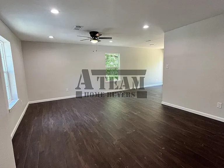 127 Guadalupe St — Photo 4