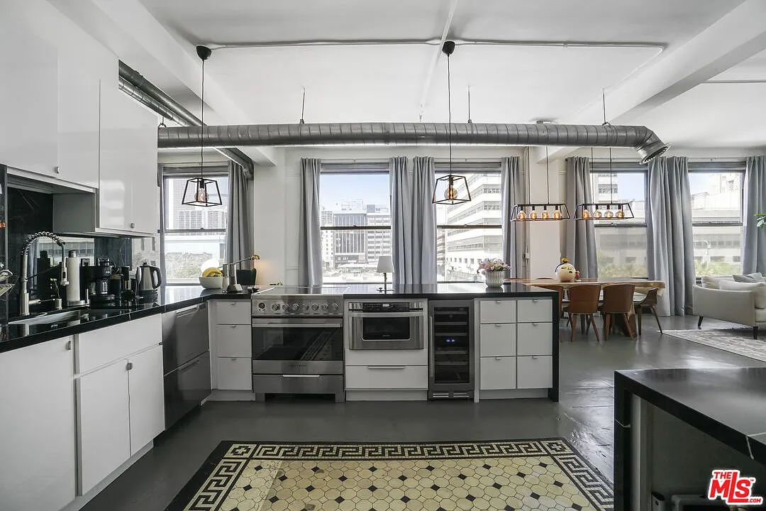1 bed, 1.0 bath, 1050 sqft, $3,000 — Photo 4