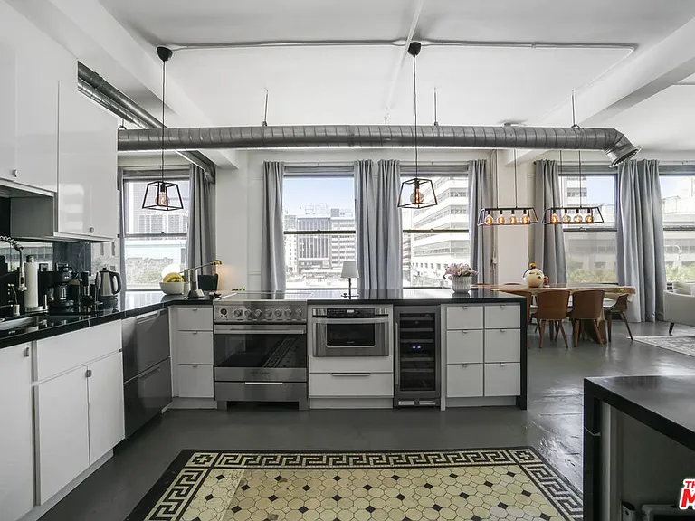108 W 2nd St #313 — Photo 4