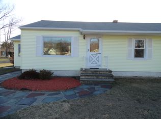 8 Bonneta Cir, Chicopee, MA 01020