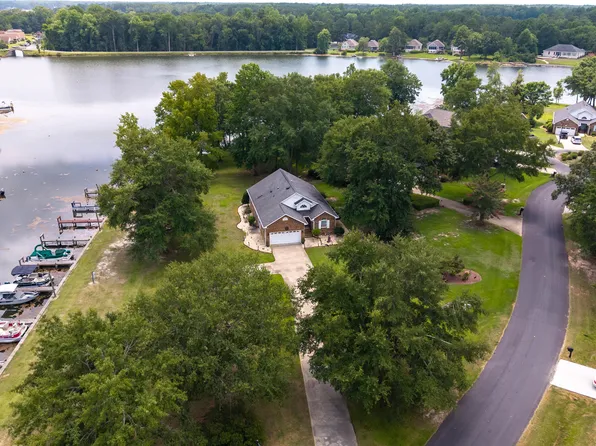 203 Ridge Lake Dr, Manning, SC 29102