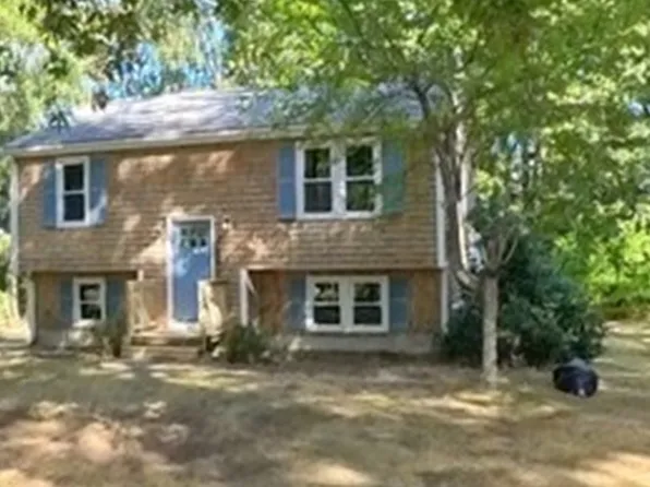 82 Rocky Meadow St, Middleboro, MA 02346