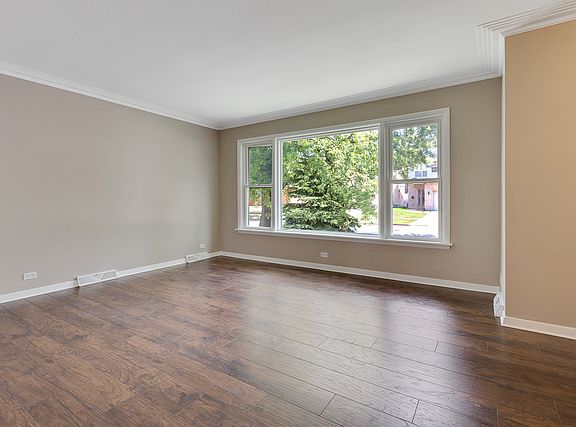 5th image of 8814 S Talman Ave