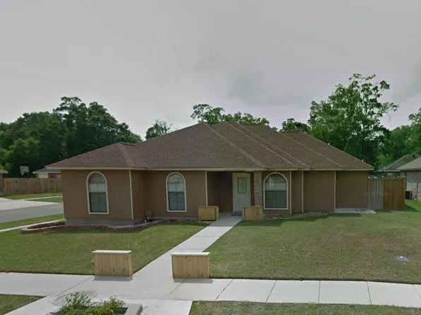 801 Chemin Dr, Baker, LA 70714