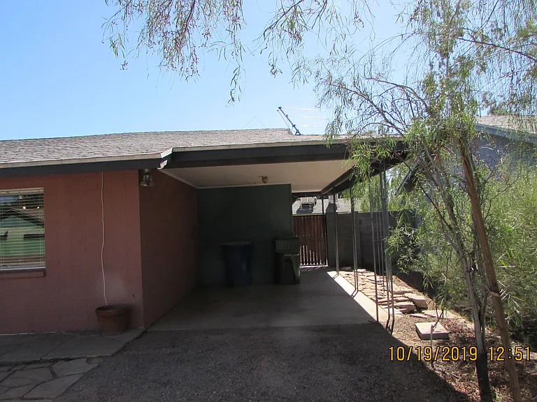 719 W 10th St — Photo 2