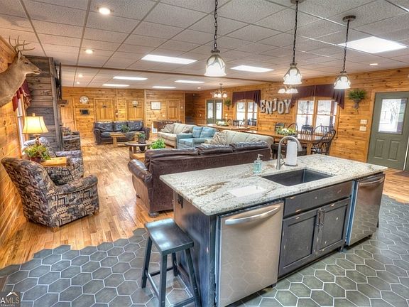 3rd image of 481 Chastain Rd