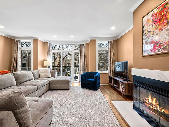 2nd image of 2729 N Janssen Ave Unit 2729
