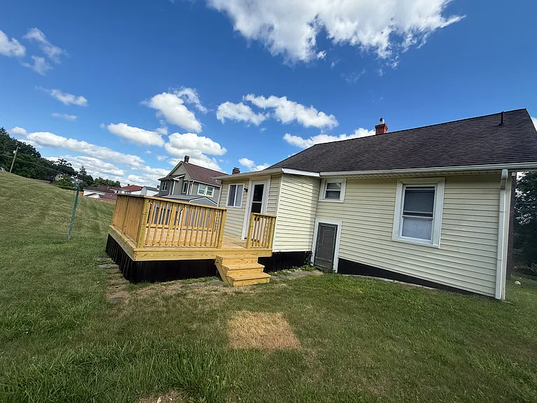 2042 Lee Ave — Photo 19