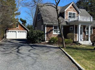 7 Woodland Park Rd, Bellport, NY 11713